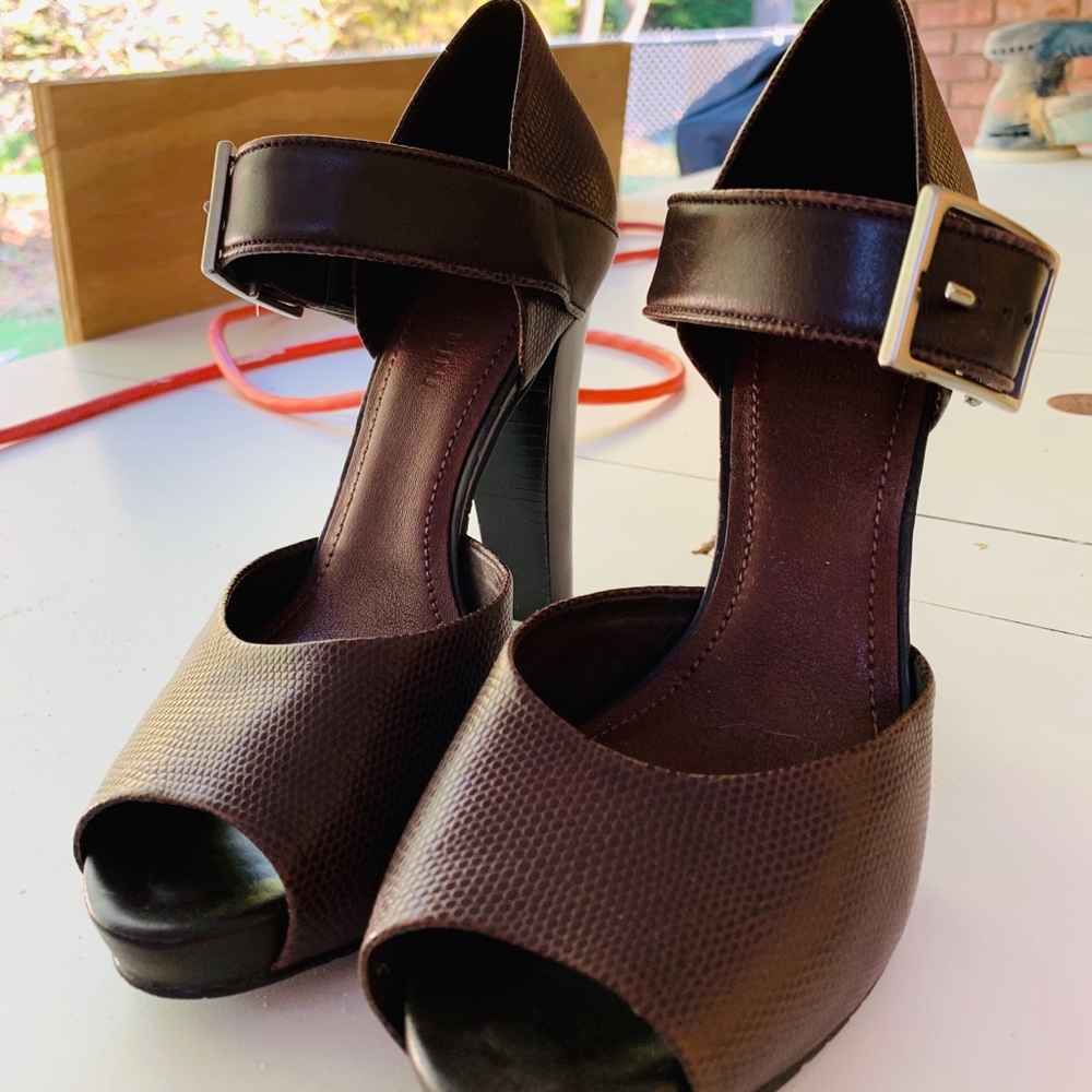 Gianni Bini brown heel
